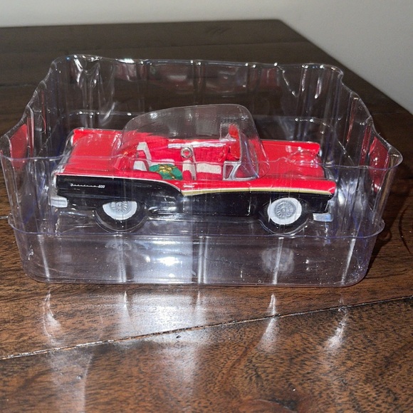 Hallmark 1957 Ford Fairlane 500 Classic Car Ornament - Picture 6 of 8